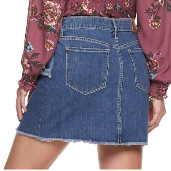NEW Destructed Jean Skirt American Rag Juniors - Picture 3 of 6
